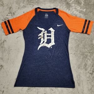 Nike MLB Detroit Tigers Women's V-Neck Baseball Shirt - Size Small (Like New)